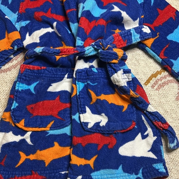 Shark print robe kids size XS 3/4 hood tie waist pool/beach/bath time - Picture 2 of 7